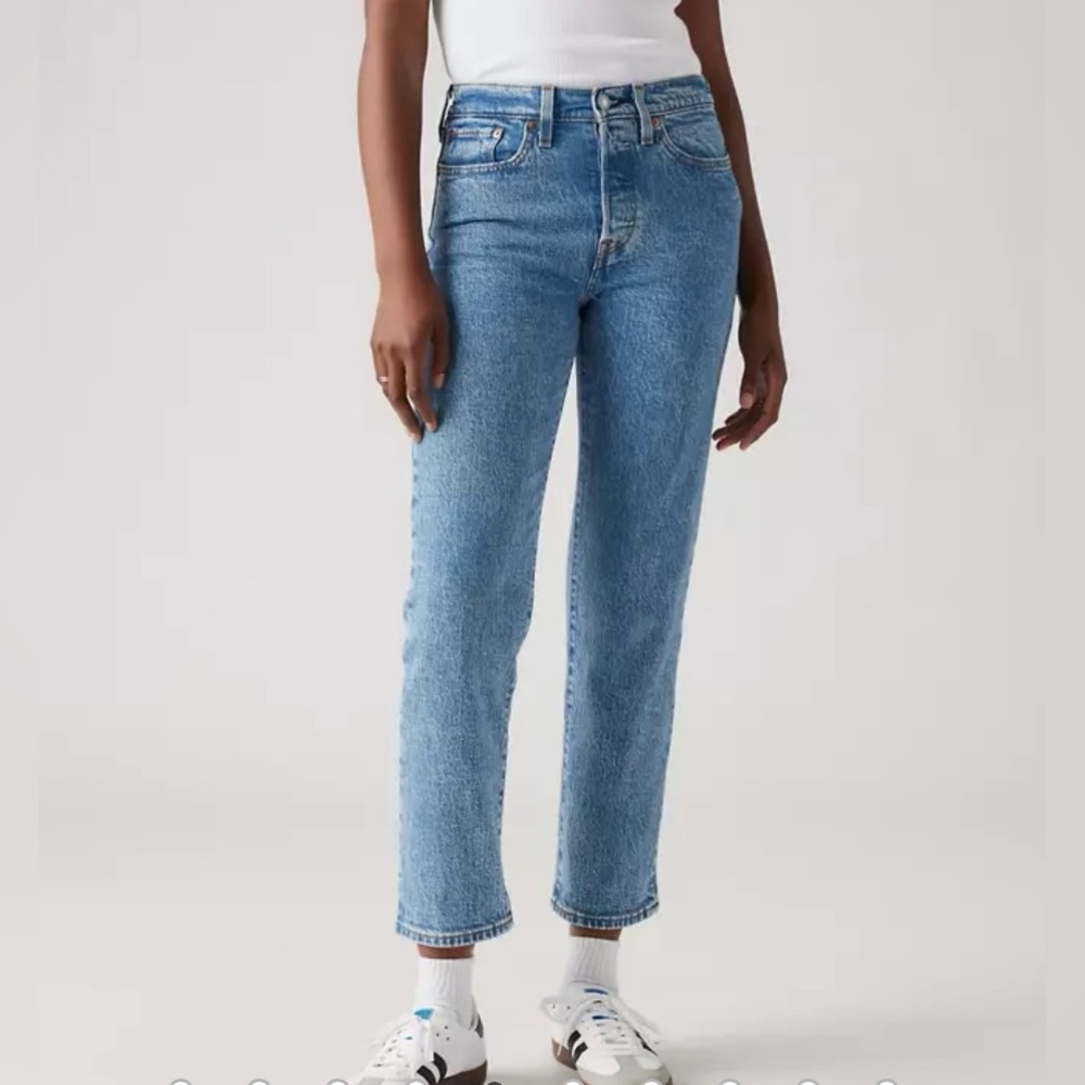 Levis Wedgie Straight Jeans - Medium Wash